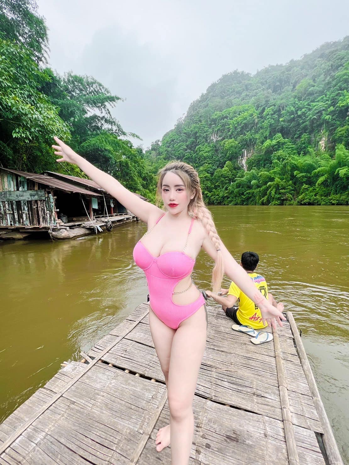 น้องออย Jaruwan หุ่นน่าเซี่ยะมาก