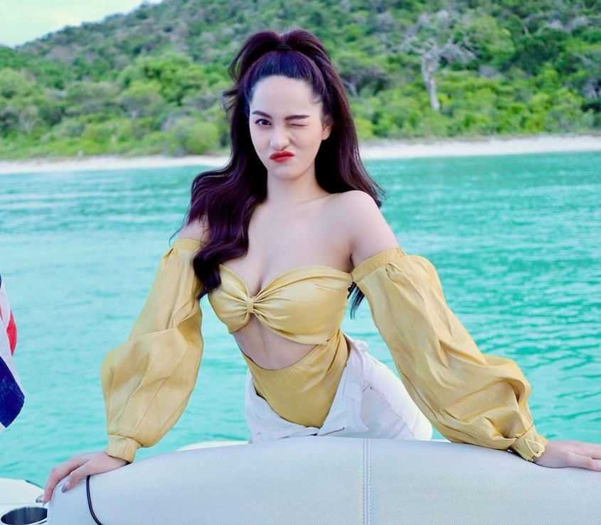 ส้มโอ ชมพูนุท ทะเล้น