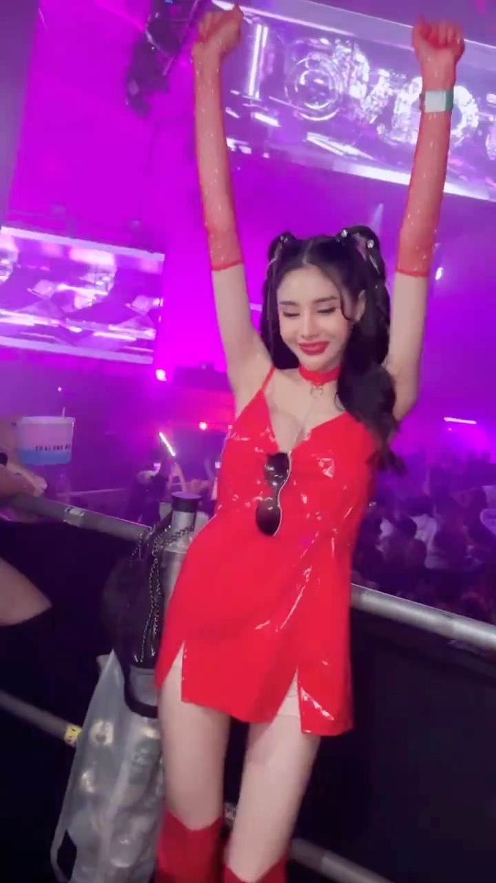 ดีเจโมนาลิซ่า สาวสวย ดีกรีดีเจสายแซ่บ มองมุมไหน ก็น่ารักไปหมด 45