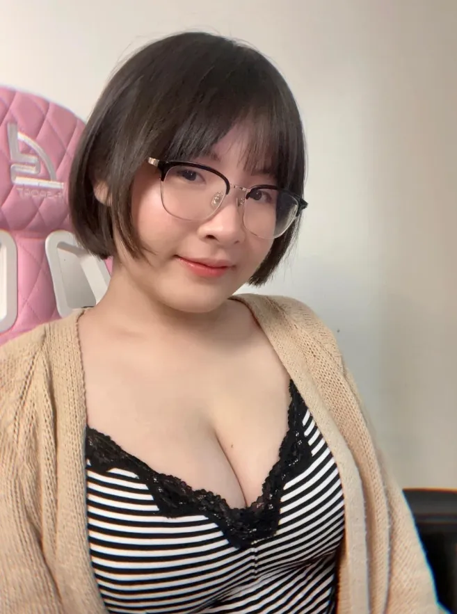 น้อง นุ่น สาวแว่น ตัวเล็ก ขวัญใจ BIGO LIVE ดาวดวงใหม่ Onlyfans 12