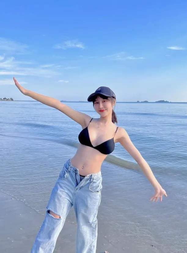 เฟิร์น ชลลดา สาวหน้าม้า อกใหญ่สะท้าน ผลงานเด่นเว่อร์ บน onlyfans 23