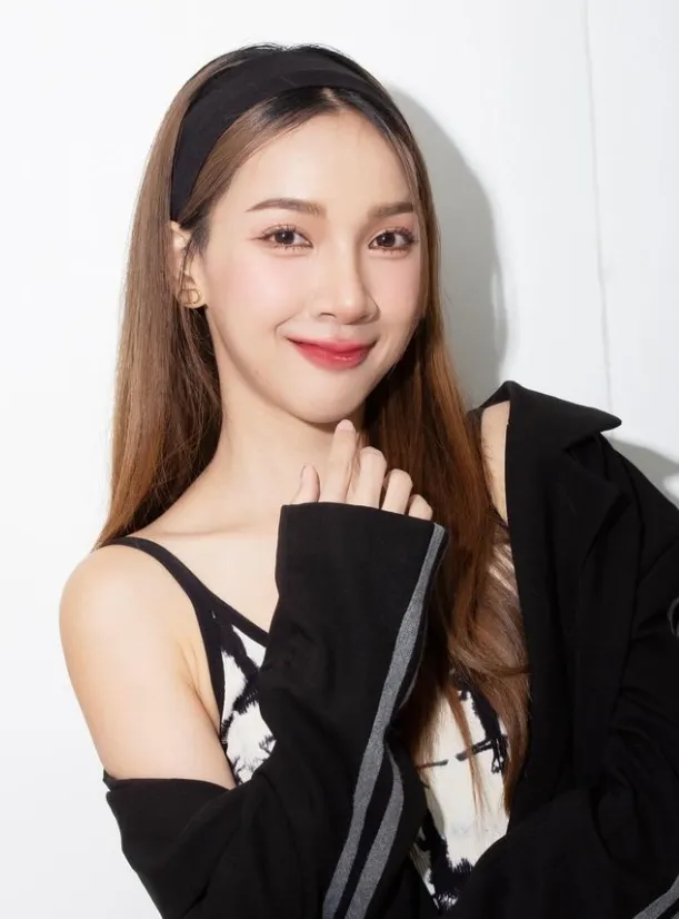 ตุ๊ดตู่ โหนกระแส ครีเอเตอร์ สาวสวย หุ่นเซ็กซี่ พร้อมรอยยิ้ม ขยี้ใจหนุ่มๆ 9
