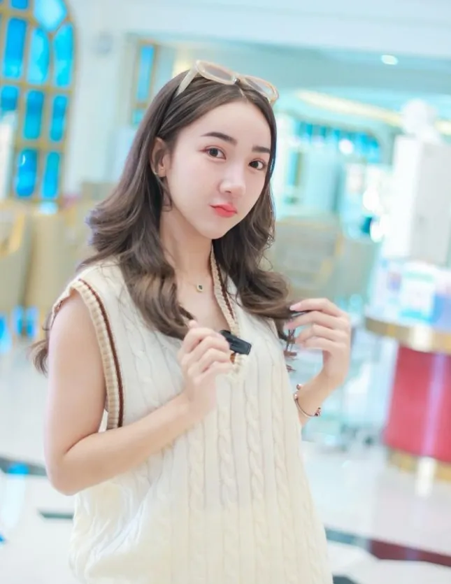 ตุ๊ดตู่ โหนกระแส ครีเอเตอร์ สาวสวย หุ่นเซ็กซี่ พร้อมรอยยิ้ม ขยี้ใจหนุ่มๆ 22