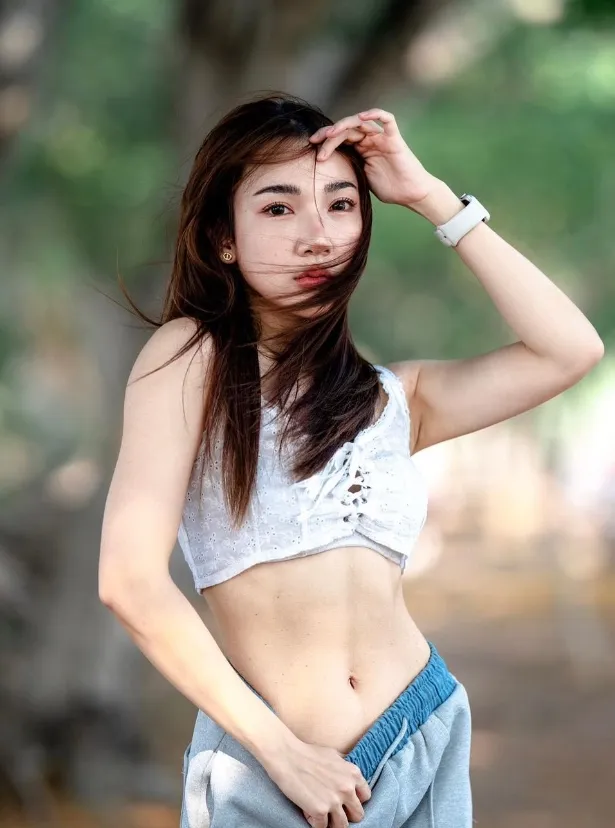 ตุ๊ดตู่ โหนกระแส ครีเอเตอร์ สาวสวย หุ่นเซ็กซี่ พร้อมรอยยิ้ม ขยี้ใจหนุ่มๆ 25