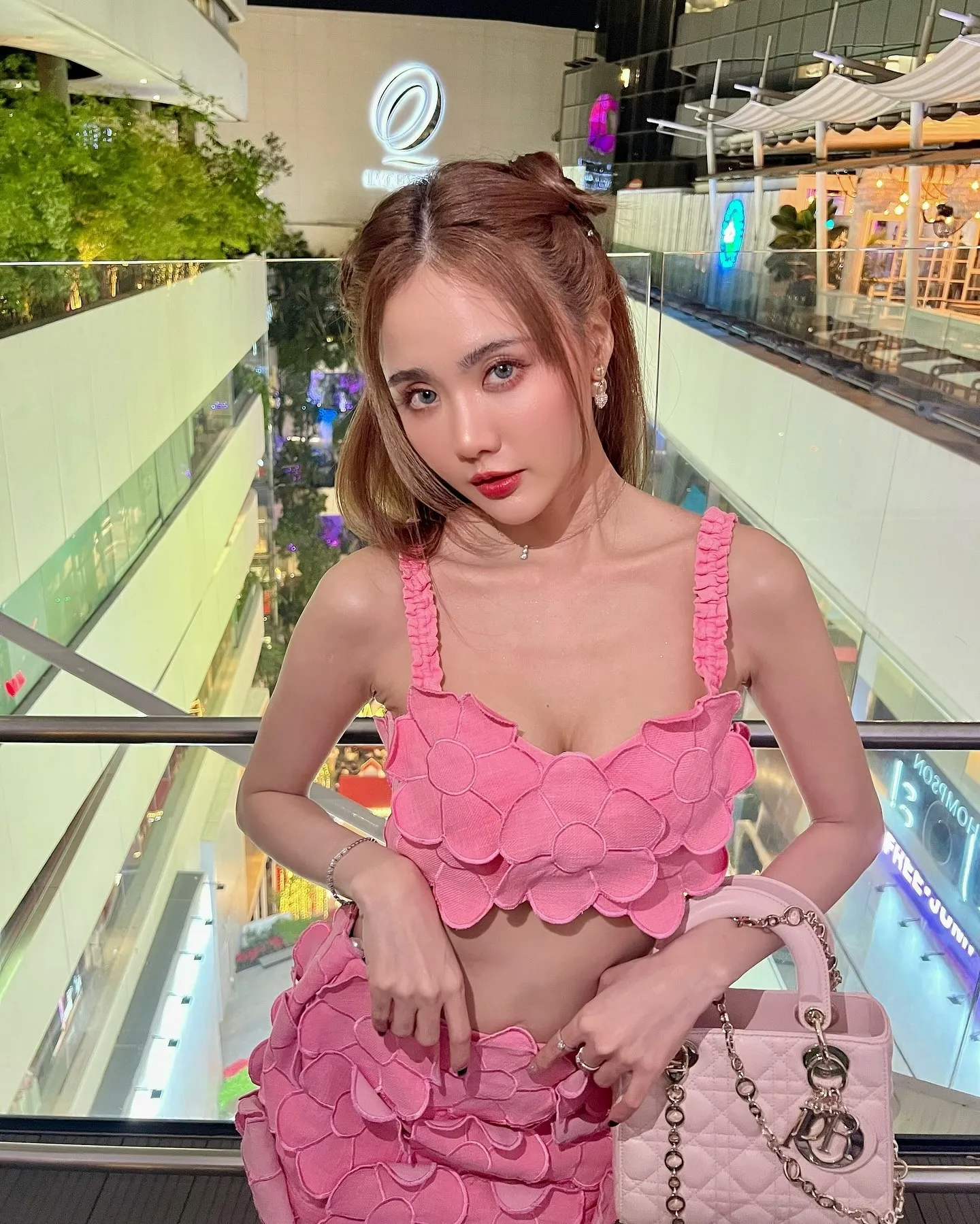 ป๋อมแป๋ม ศิริวรรณ เจ้าของรถ Porshe สวย แซ่บ ดีกรี นางแบบ A’lure 27