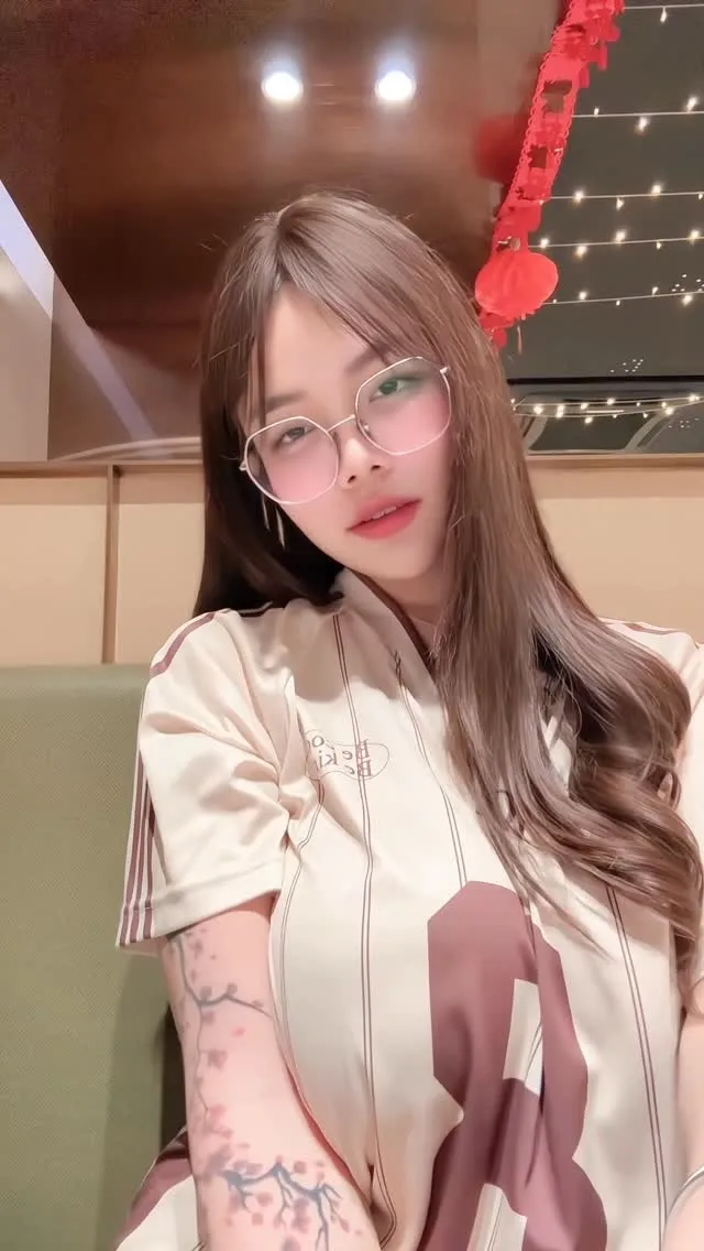 เปิดวาร์ป น้องข้าว 13.98i เน็ตไอดอล สาวสวย มาพร้อม ลายสัก ทรงเสน่ห์ แซ่บเวอร์ 1